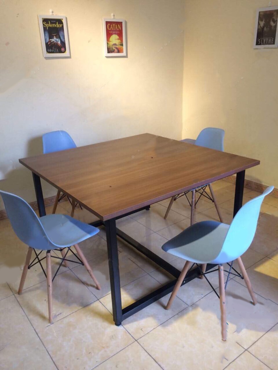 Bàn Ghế Cafe Gỗ Nhập Khẩu